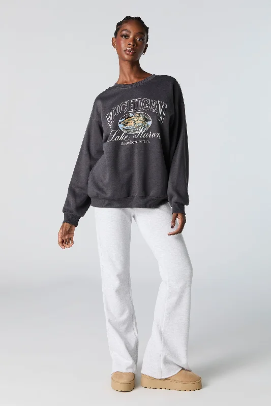 0706-39071701-oversized-destination-chenille-embroidered-fleece-sweatshirt