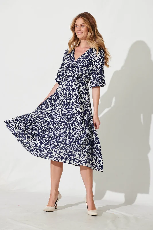 Kintan Dress In White With Navy Print