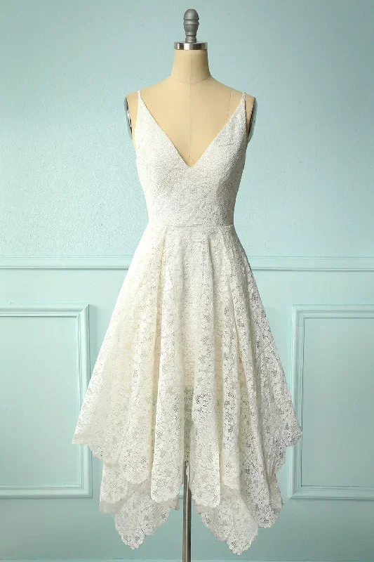 Robe asymétrique en dentelle blanche