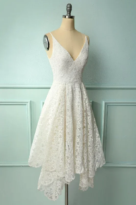 robe-asymetrique-en-dentelle-blanche